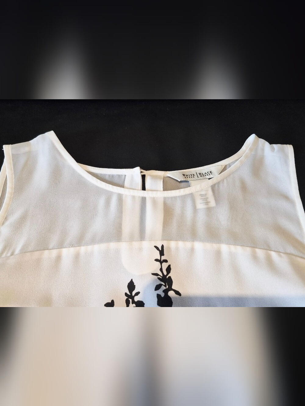 White House Black Market Ladies Top. Size S - Picture 3 of 4